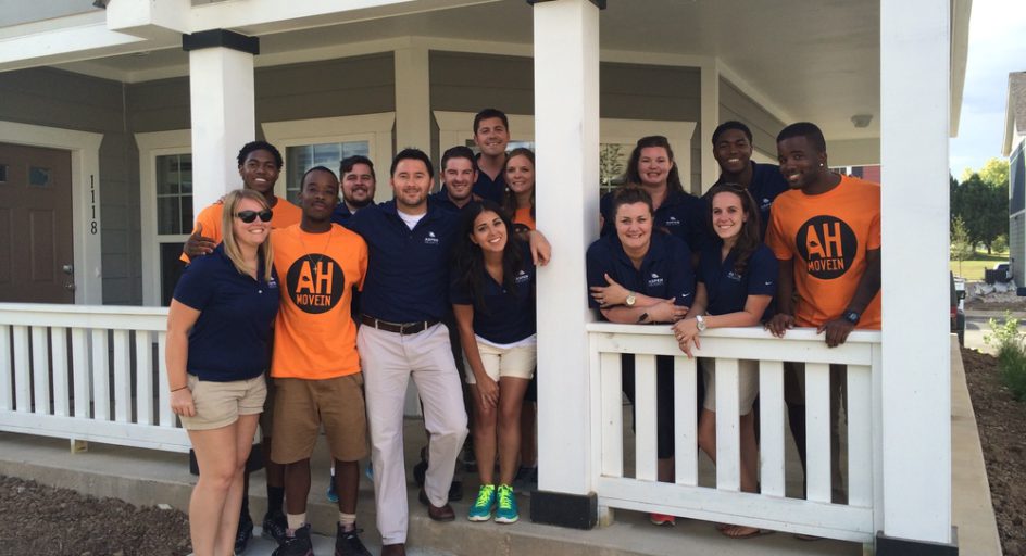 Aspen Heights staff photo during move-in 2016
